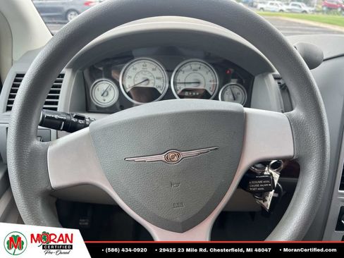 Used 2009 Chrysler Town & Country LX FWD image 18