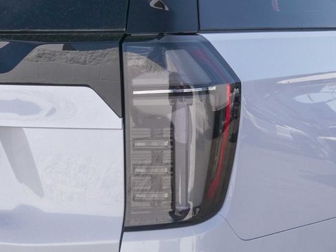 New 2026 Chevrolet Suburban Premier AWD/4WD image 10