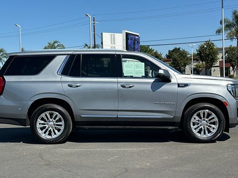 Used 2023 GMC Yukon SLT w/ SLT Premium Package AWD/4WD image 3