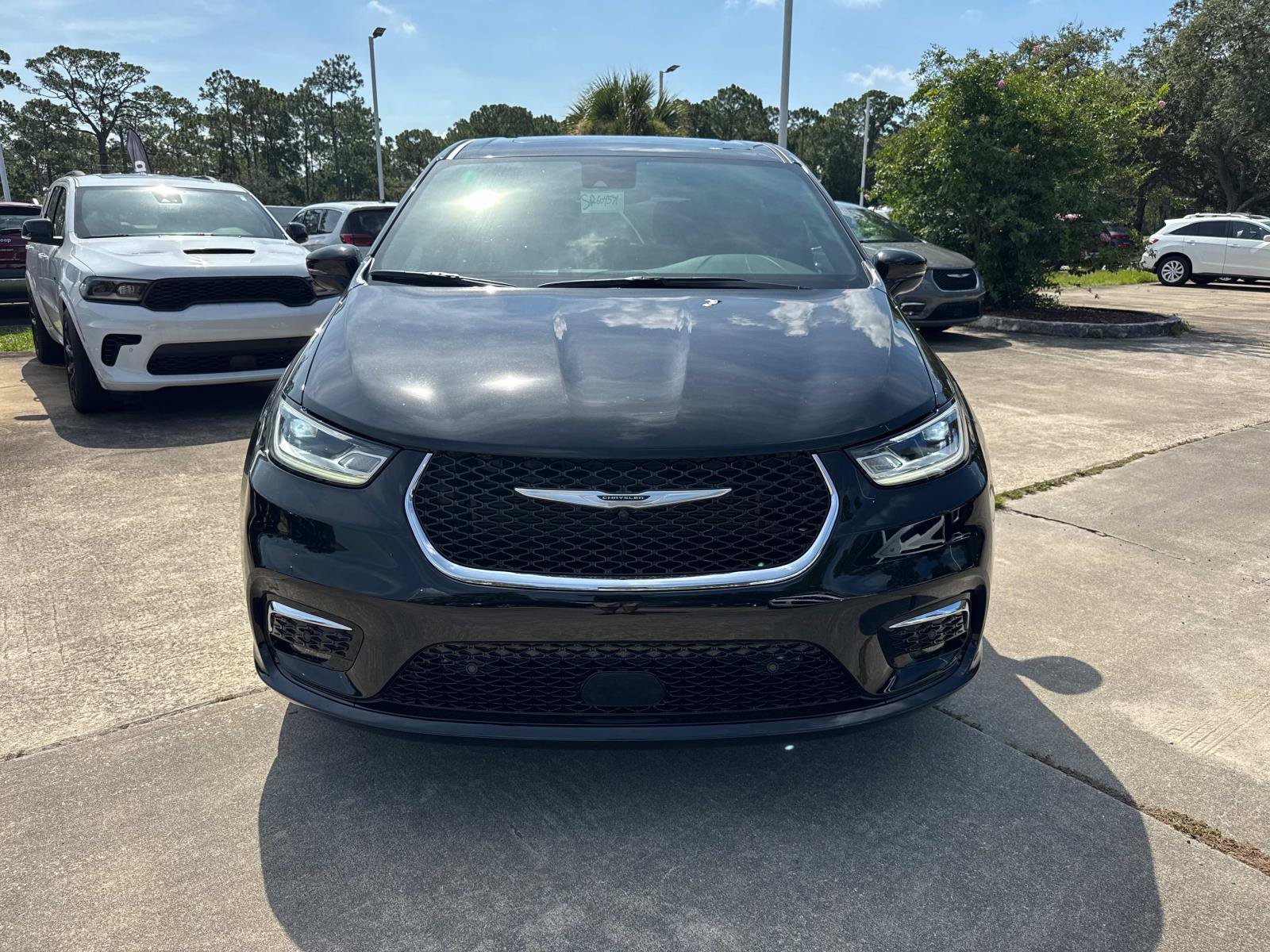 New 2025 Chrysler Pacifica Select FWD image 8