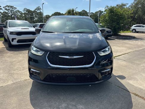 New 2025 Chrysler Pacifica Select FWD image 8