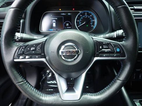 Used 2020 Nissan Leaf SV w/ SV Technology Package FWD image 13
