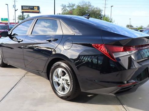 Used 2023 Hyundai Elantra SE FWD image 6