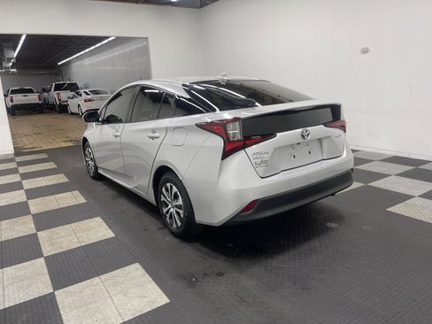 Used 2019 Toyota Prius LE image 2
