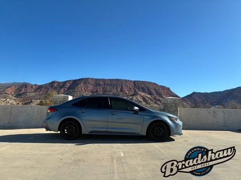 Used 2021 Toyota Corolla LE image 3