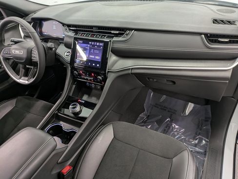 Used 2024 Jeep Grand Cherokee Altitude image 29