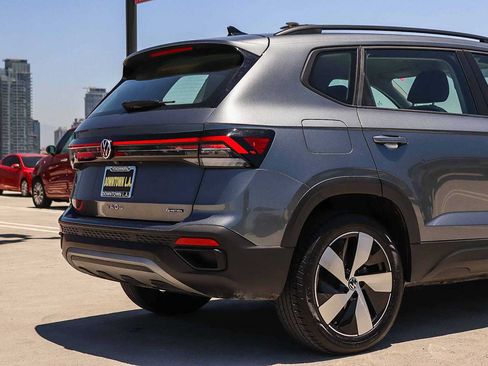 Used 2025 Volkswagen Taos S AWD/4WD image 9