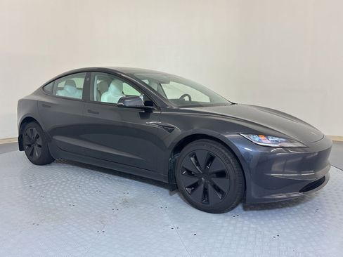 Used 2025 Tesla Model 3 Long Range image 7