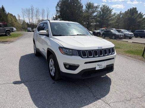 Used 2018 Jeep Compass Latitude w/ Cold Weather Group AWD/4WD image 7