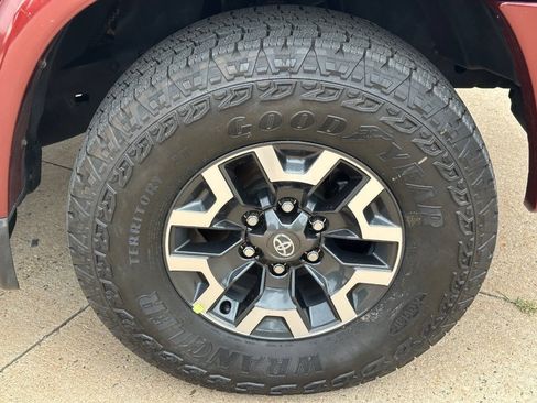 Used 2006 Toyota Tundra SR5 w/ TRD Off-Road Pkg AWD/4WD image 32