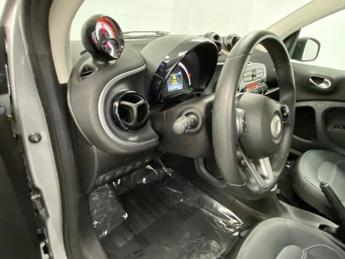 Used 2019 smart fortwo electric drive RWD image 34