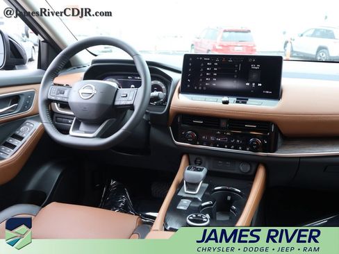 Used 2026 Nissan Rogue Platinum w/ Platinum Premium Package AWD/4WD image 13