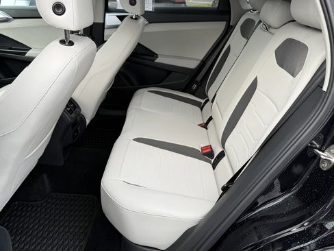 Used 2025 Volkswagen Taos SE image 24