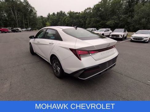 Used 2024 Hyundai Elantra SEL FWD image 3