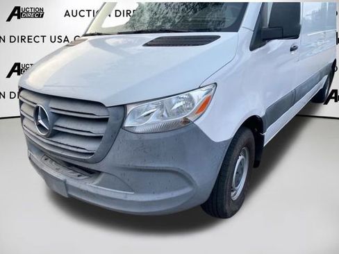Used 2021 Mercedes-Benz Sprinter 2500 image 2