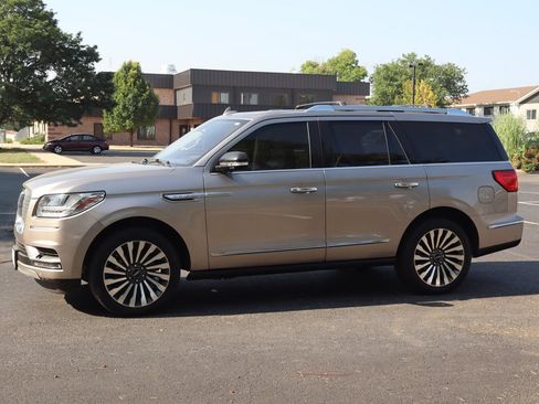 Used 2018 Lincoln Navigator Reserve w/ Technology Package AWD/4WD image 10