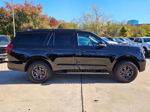 Used 2025 Ford Expedition Tremor image 4