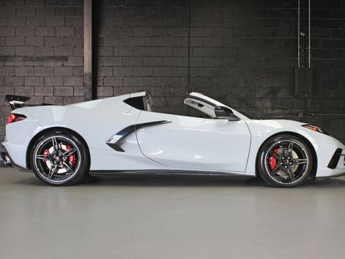 Used 2020 Chevrolet Corvette Stingray Premium Cpe w/ 3LT Preferred Equipment Group image 23