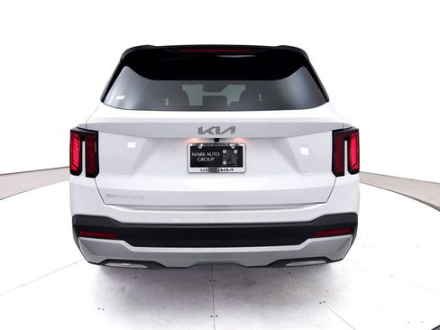 Certified 2024 Kia Sorento LX FWD image 17