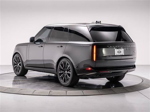 Used 2023 Land Rover Range Rover SE AWD/4WD image 3
