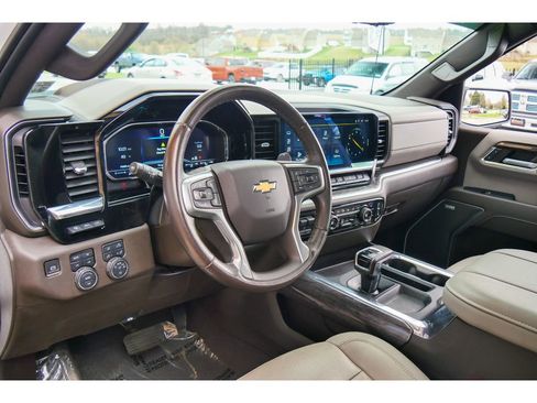 Used 2023 Chevrolet Silverado 1500 LTZ w/ LTZ Premium Package image 12