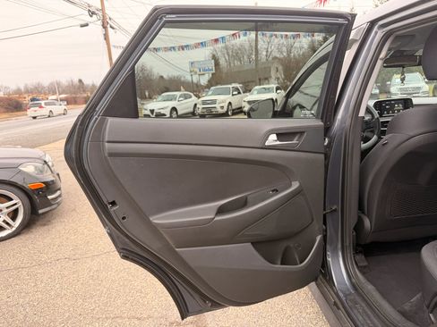 Used 2020 Hyundai Tucson SE w/ Cargo Package image 17