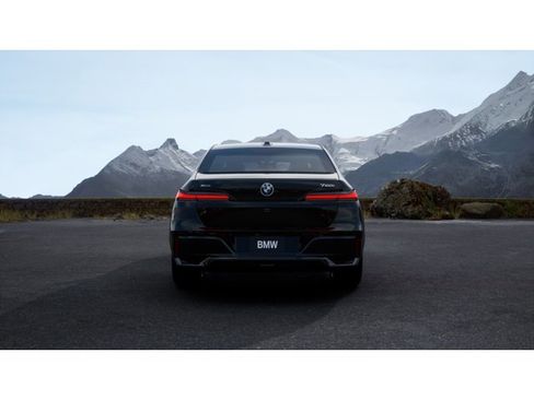 New 2026 BMW 760i xDrive image 5