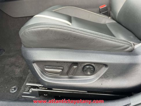 Used 2025 Toyota Camry SE image 19