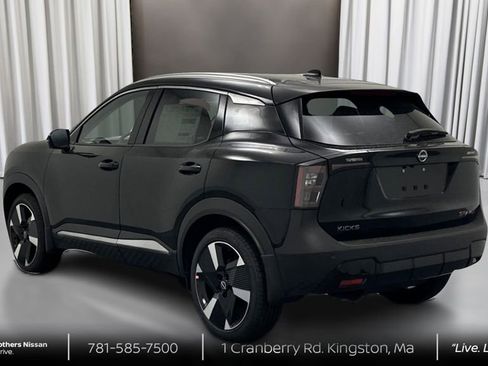 New 2025 Nissan Kicks SR w/ SR Premium Package image 7