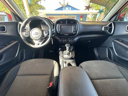 Used 2020 Kia Soul S FWD image 16