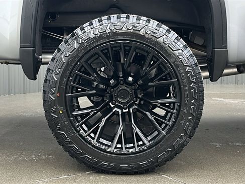 Used 2025 GMC Sierra 1500 AT4 w/ AT4 Premium Package image 11