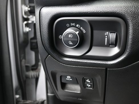 Used 2021 RAM 1500 Big Horn RWD image 35