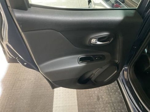 Used 2021 Jeep Renegade Limited AWD/4WD image 9