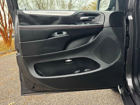 Used 2018 Dodge Grand Caravan GT image 9
