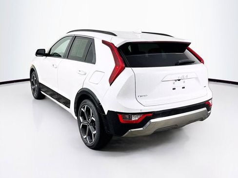 Certified 2023 Kia Niro EX Touring image 7