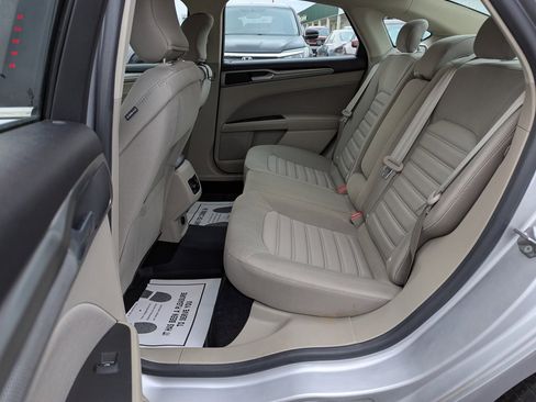 Used 2019 Ford Fusion SE image 12