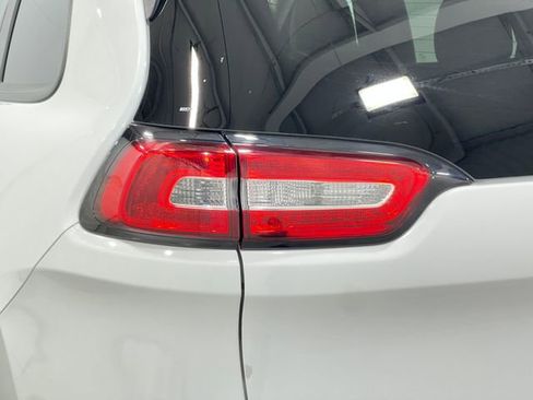 Used 2018 Jeep Cherokee Limited w/ Technology Group image 35