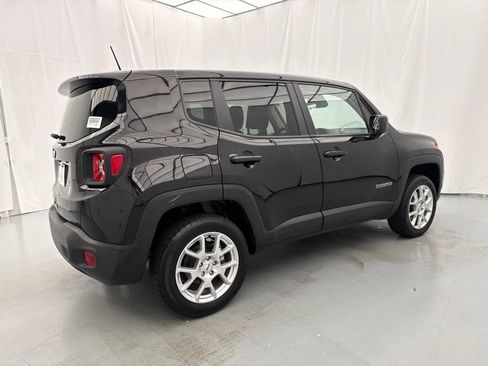 Used 2023 Jeep Renegade Latitude AWD/4WD image 12