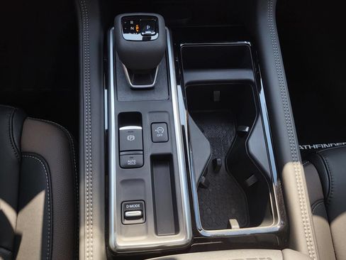 New 2026 Nissan Pathfinder Platinum FWD image 26