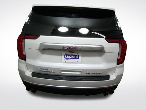 Used 2024 GMC Yukon XL Denali w/ Denali Reserve Package AWD/4WD image 5