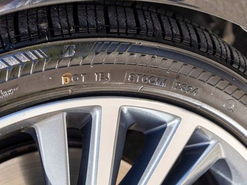 Used 2019 INFINITI Q60 3.0t Luxe w/ Essential Package image 9