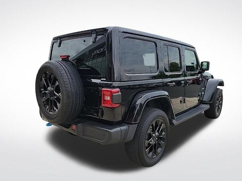 Used 2022 Jeep Wrangler Unlimited Sahara w/ Cold Weather Group AWD/4WD image 5