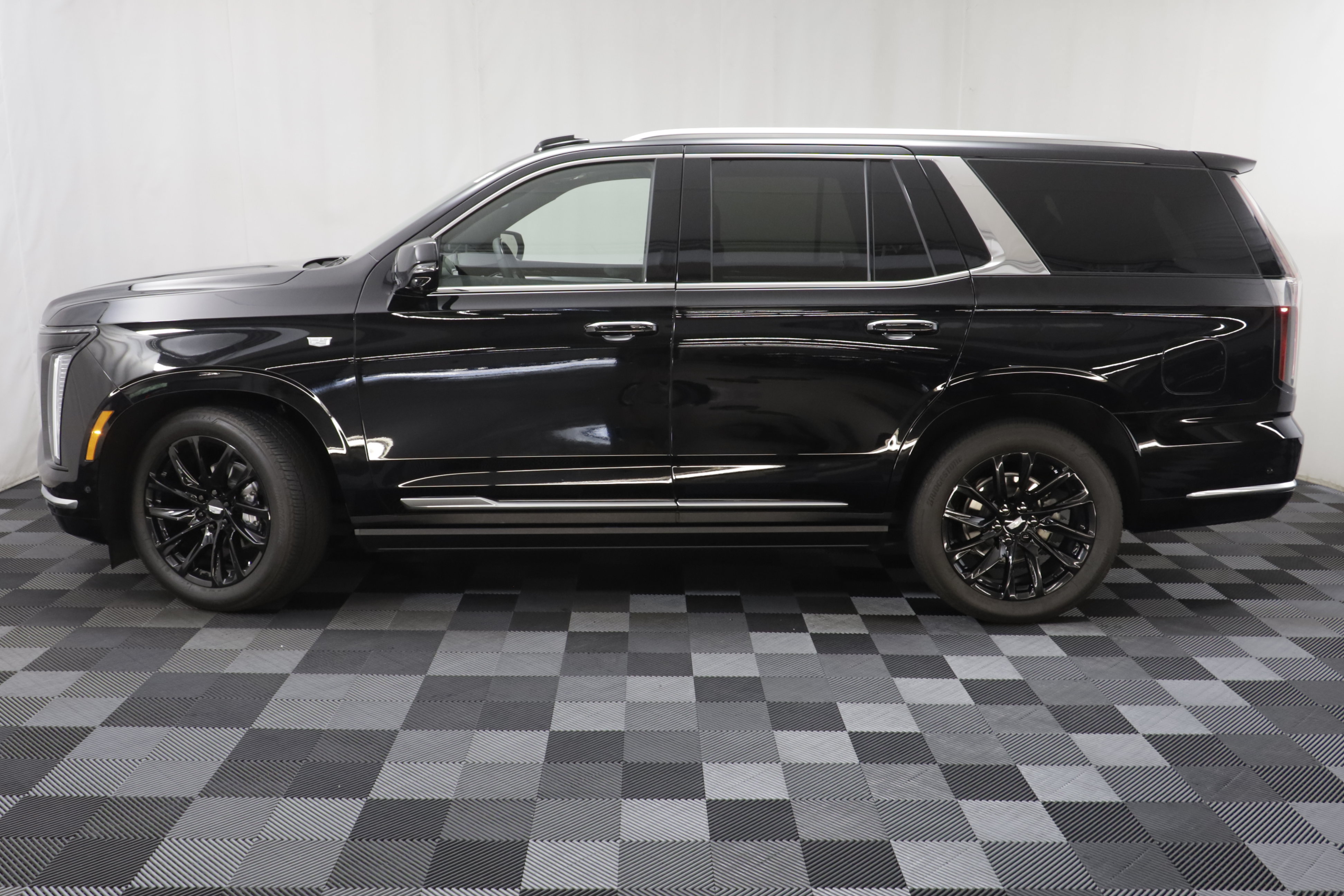 Used 2025 Cadillac Escalade Premium Luxury w/ Touring Package AWD/4WD image 4