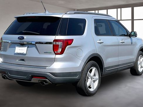 Used 2018 Ford Explorer XLT w/ Equipment Group 201A FWD image 6