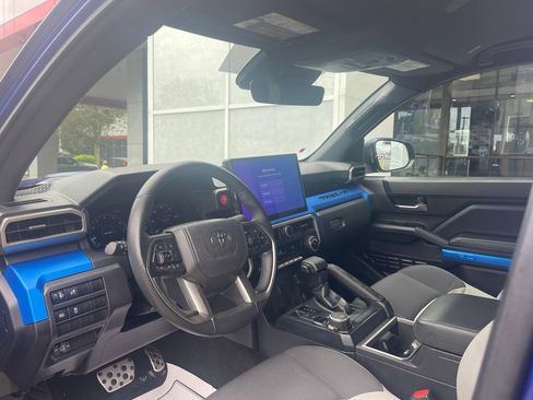 Used 2025 Toyota Tacoma TRD Sport AWD/4WD image 20