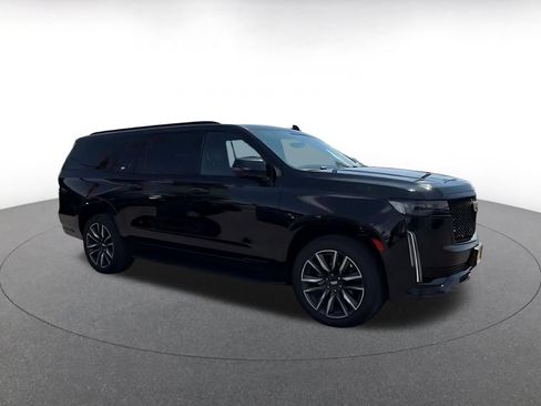 Used 2023 Cadillac Escalade ESV Sport AWD/4WD image 2