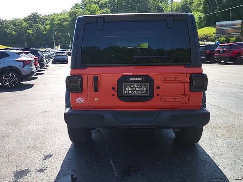Used 2019 Jeep Wrangler Sport AWD/4WD image 18