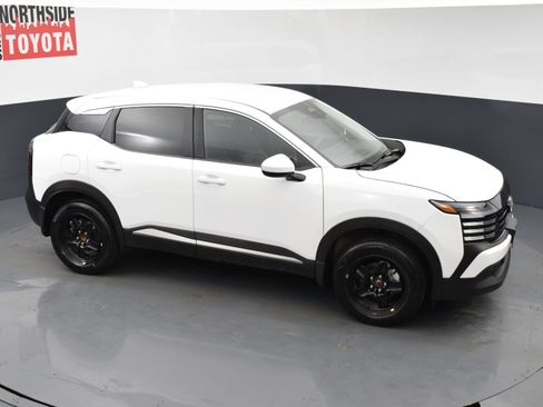 Used 2025 Nissan Kicks SV w/ Illumination Package FWD image 22