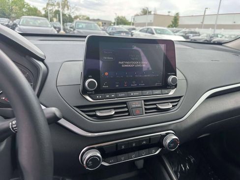 Used 2025 Nissan Altima 2.5 S FWD image 27