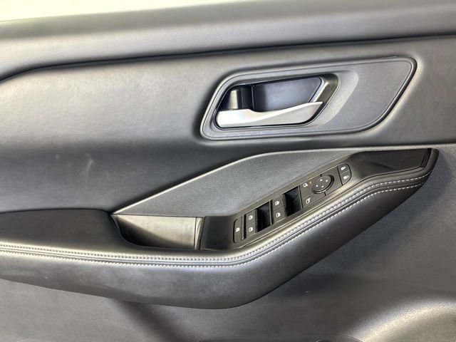Used 2025 Nissan Rogue SV FWD image 15
